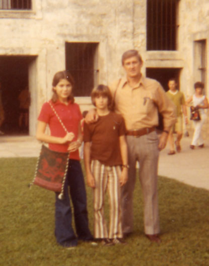 Childhood picture of Chip and Vanna White inn front of a stone building in the 70s. 