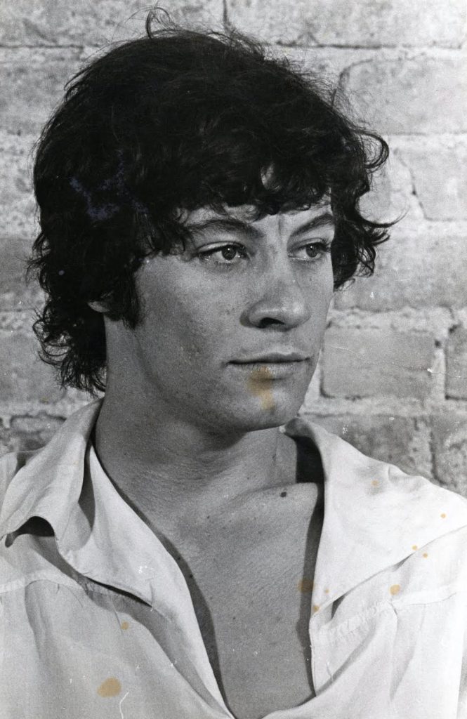 Jim Varney black and white headshot.