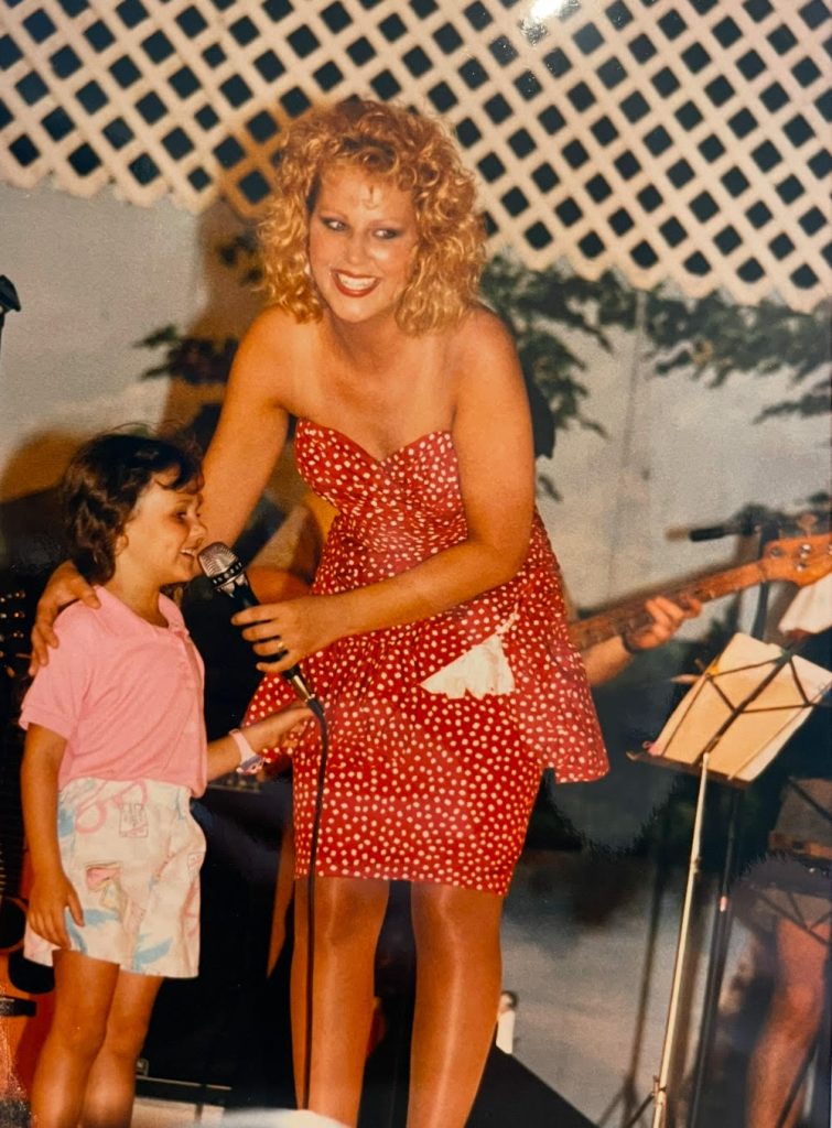 Shelly West and her daughter Tess Frizzell as a child