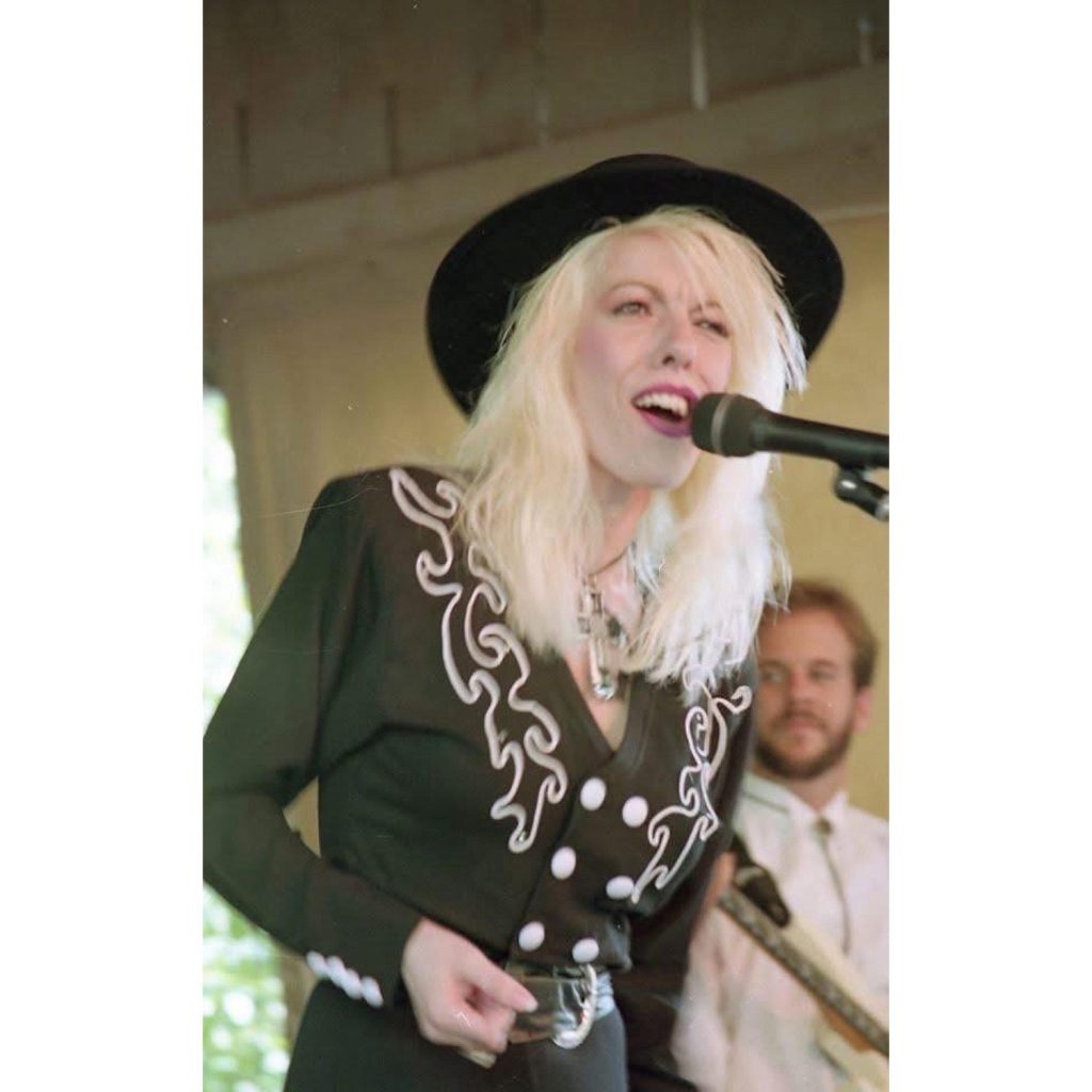 Freida parton 2.jpg